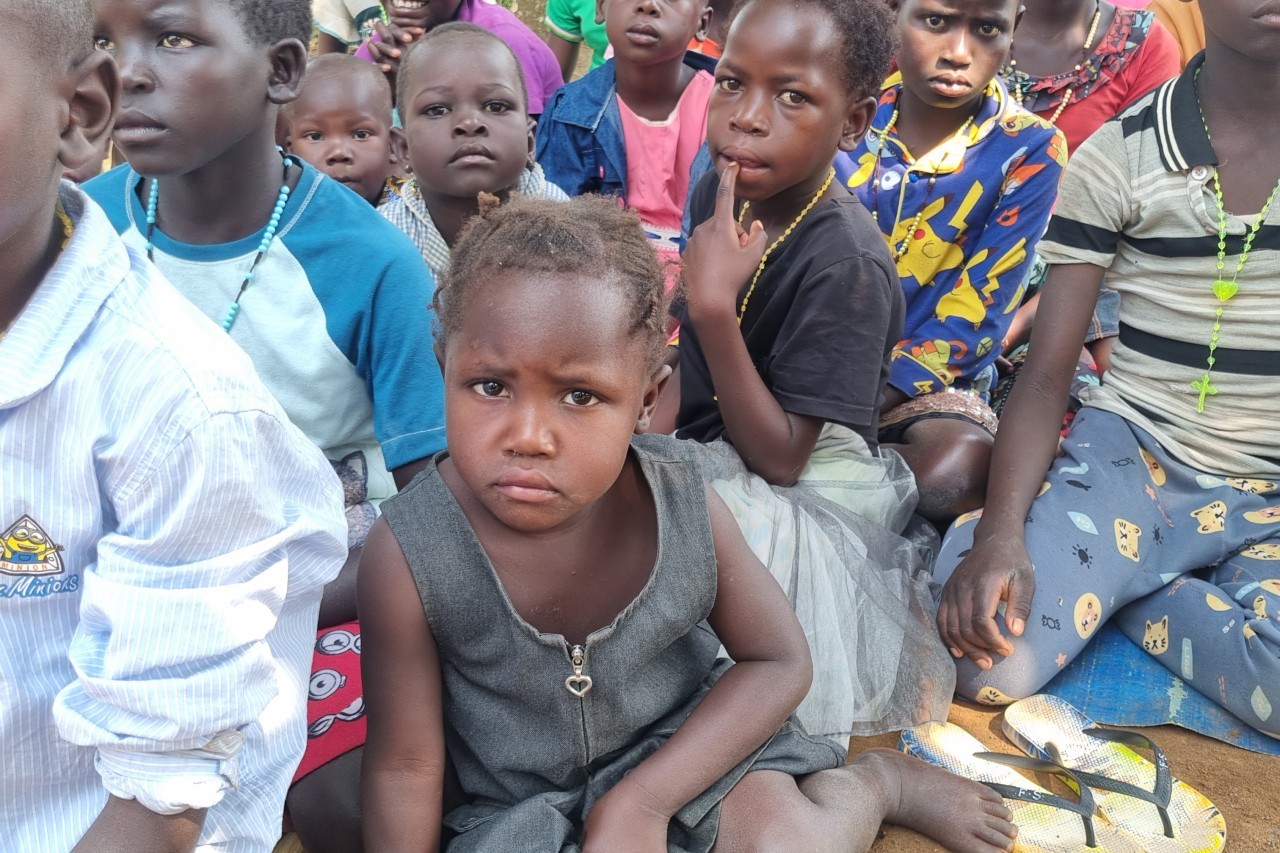 Sirotište u Buswiririu, Uganda: Pjevaju, mole, vesele se, plaču i pate zajedno