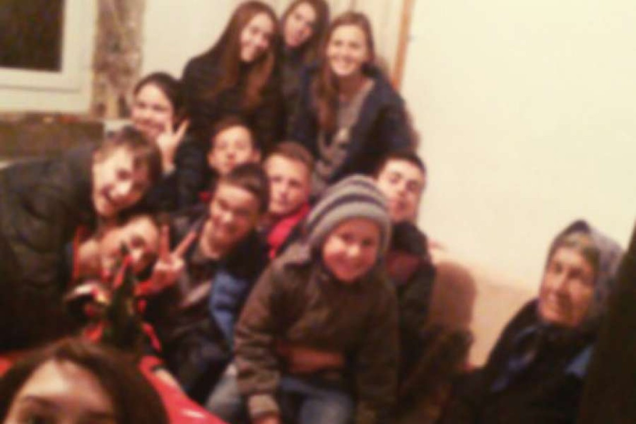 MALA DJECA I VELIKI BOŽIĆ U RAVNOM BADNJA VEČER U RAVNOM!