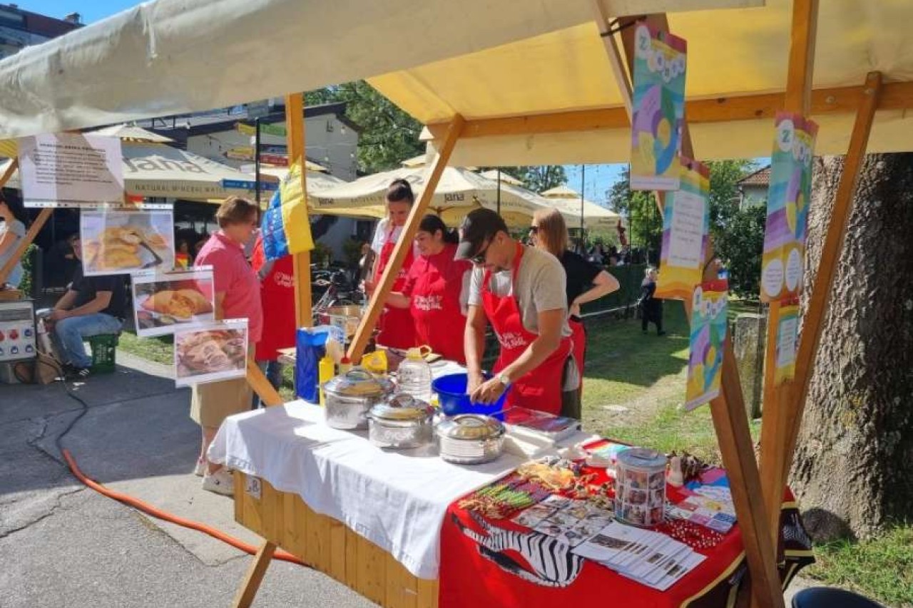 Zdenac na manifestaciji Stara jela z Dugog Sela