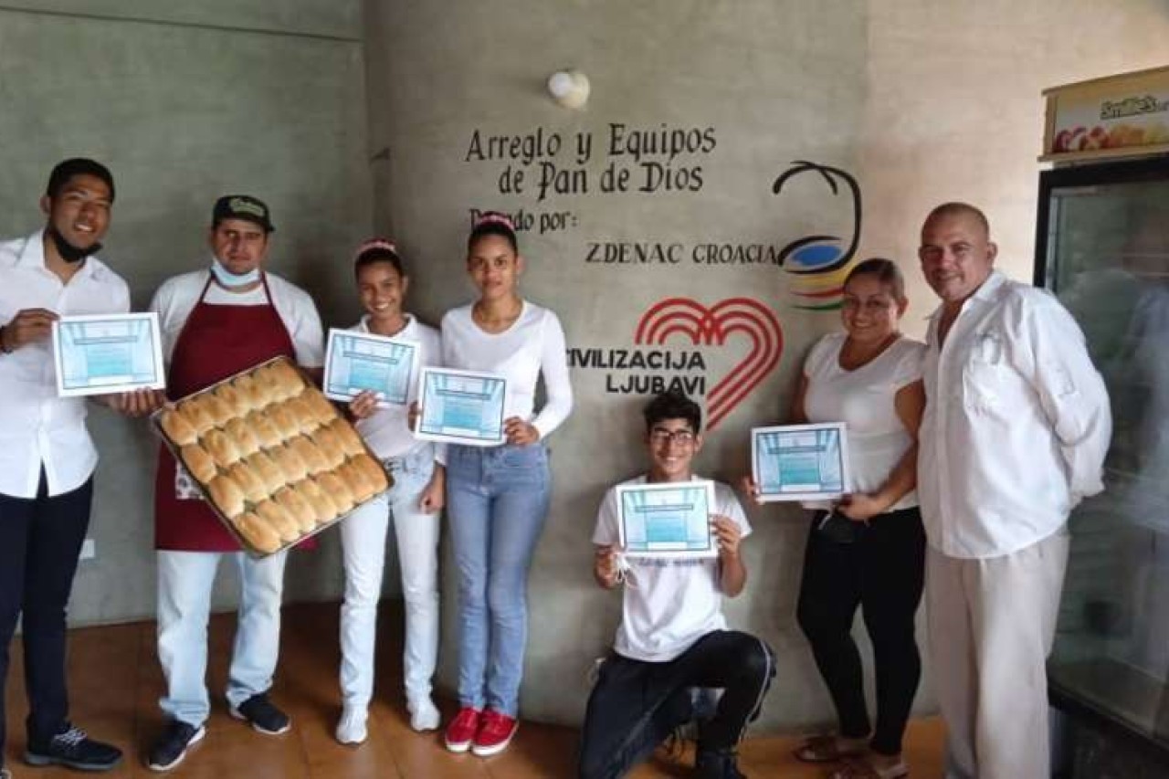 Tečaj šivanja i Kruh Božji, Venezuela