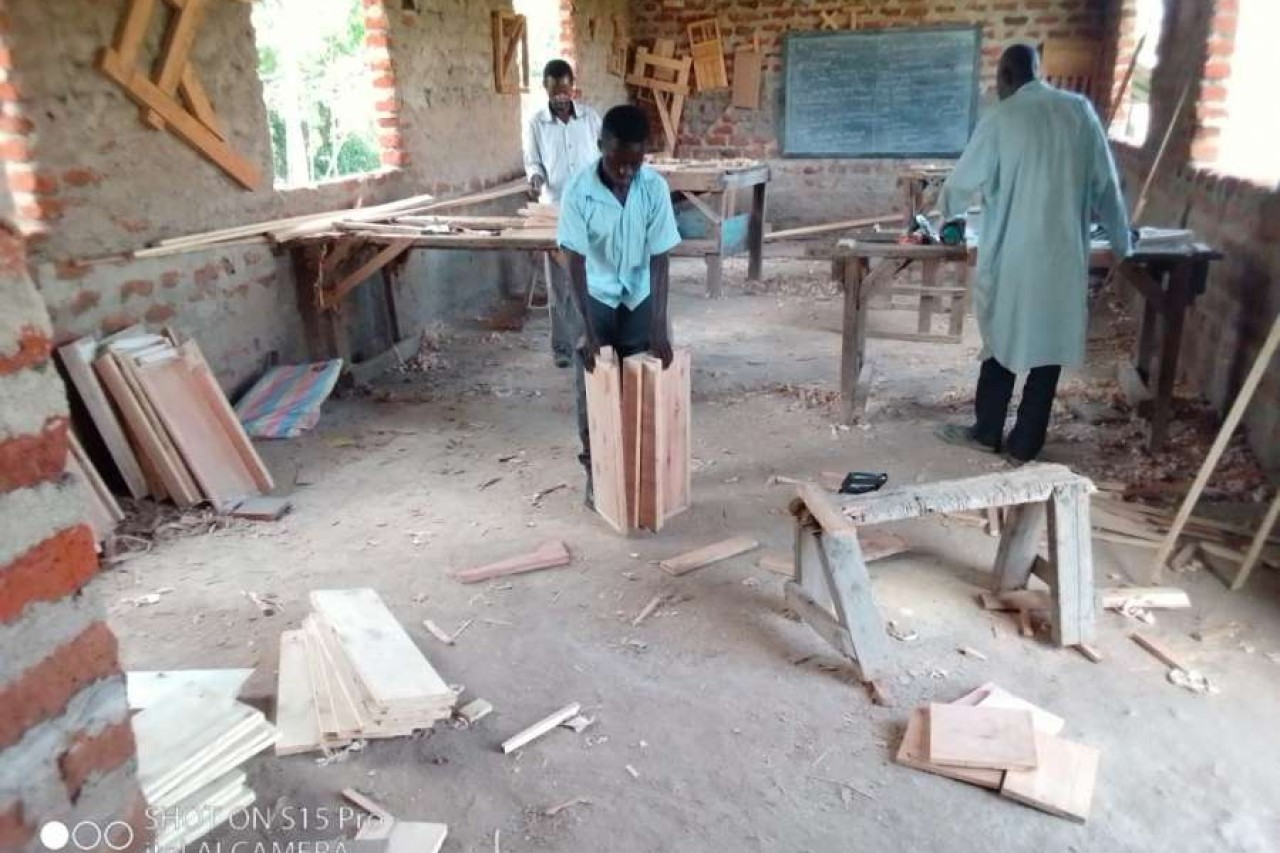 Klupe za djecu Kenije