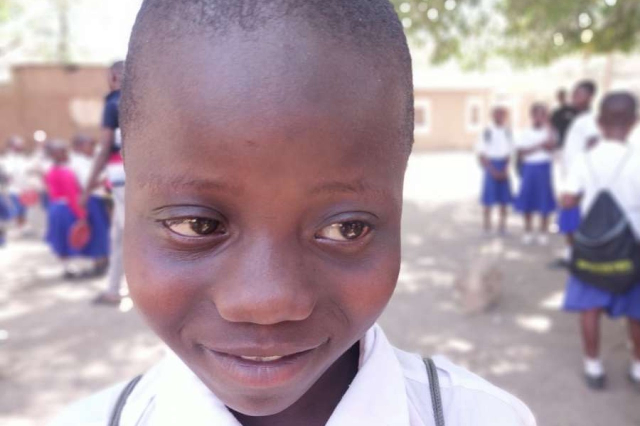 Potresna priča iz Tanzanije o malenim Michaelu i brižnoj volonterki Sari