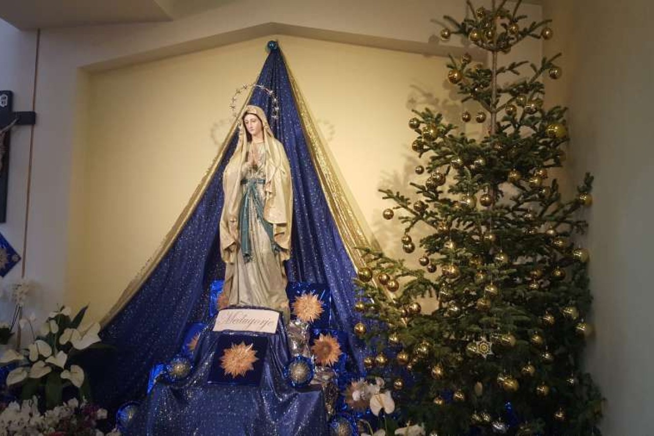 Zdenac Tvoga i Božjeg milosrđa zove na izvor Majci