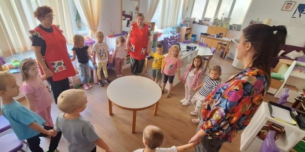 Zdenac u vrtićima i školama dubrovačkog područja – „Ti budi živi kruh drugome“