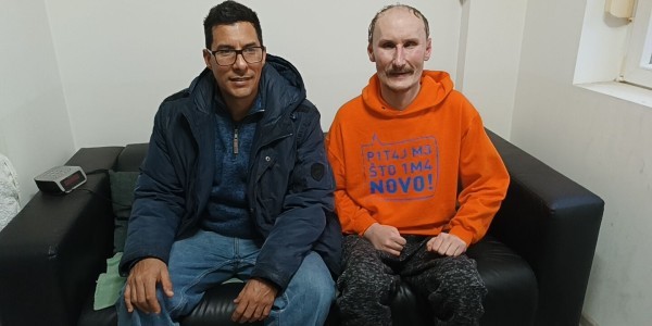 Zoran s veseljem pomaže