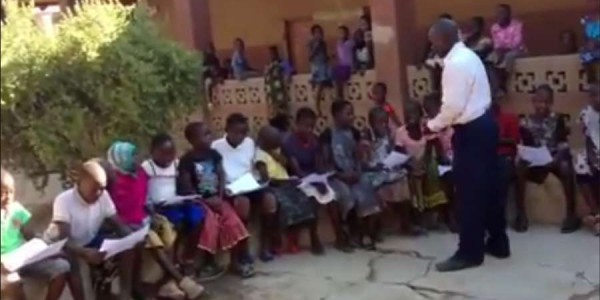 Mališani iz Tanzanije slave Boga na hrvatskom jeziku
