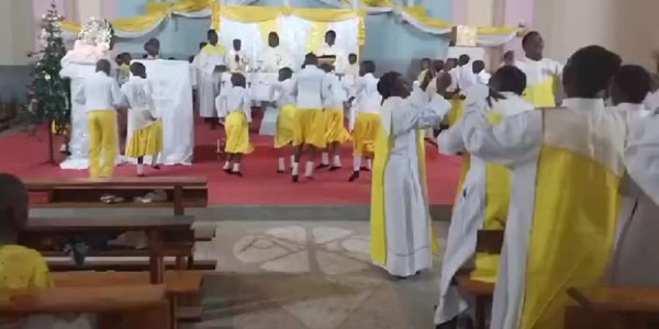 Slavljenje Božića u Ujewi, Tanzanija