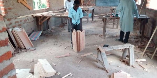 Klupe za djecu Kenije