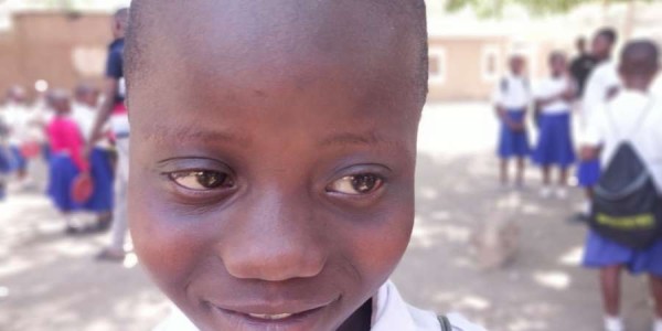 Potresna priča iz Tanzanije o malenim Michaelu i brižnoj volonterki Sari