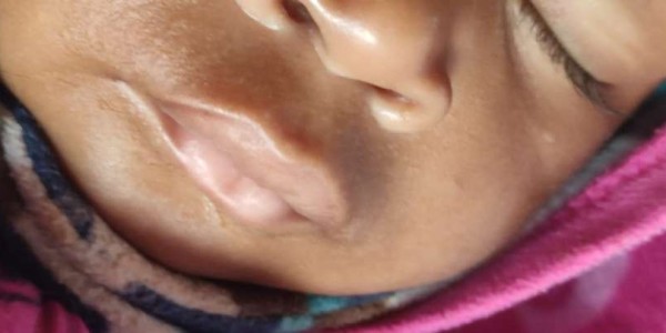 Novorođenče ostavljeno na zemljanom putu