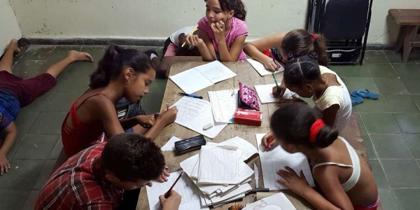 Unatoč bijedi, daruju osmijeh